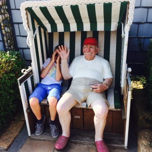 A photo like that we already took last year. He hadn't move since then. Sadly my brother was making stupid things again.