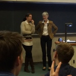 Die rechte Dame ist Dr. Julia Riley